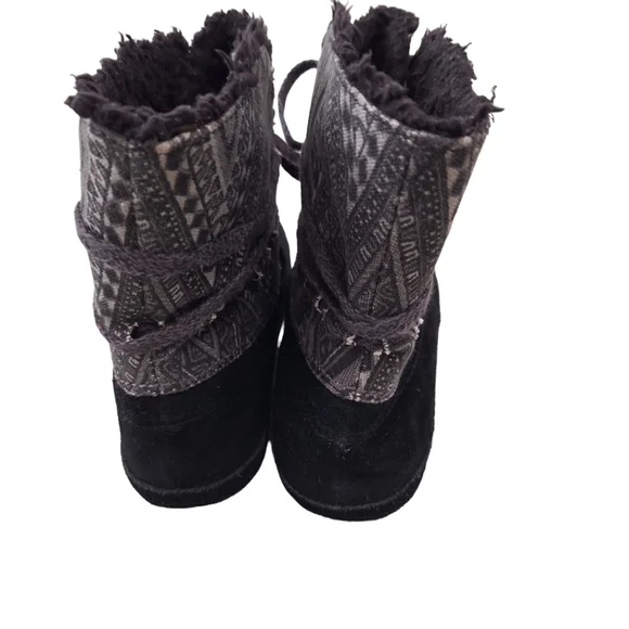 Sanuk Women's Soulshine Chill Black Faux Fur Trim Lace Front Suede Boots 7M - Picture 4 of 9